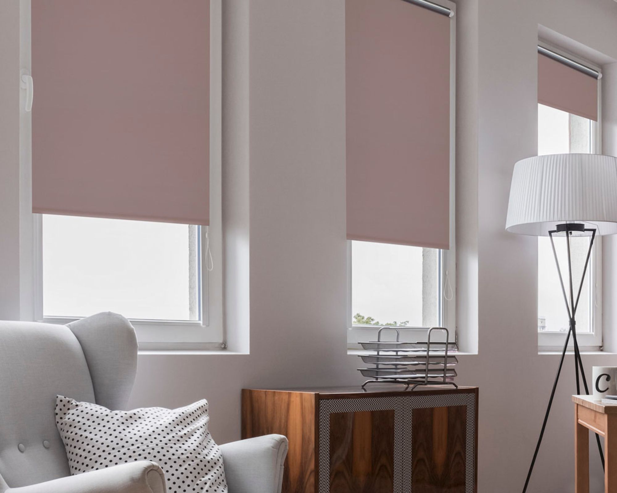 Jaluzele Rulou într-un interior modern